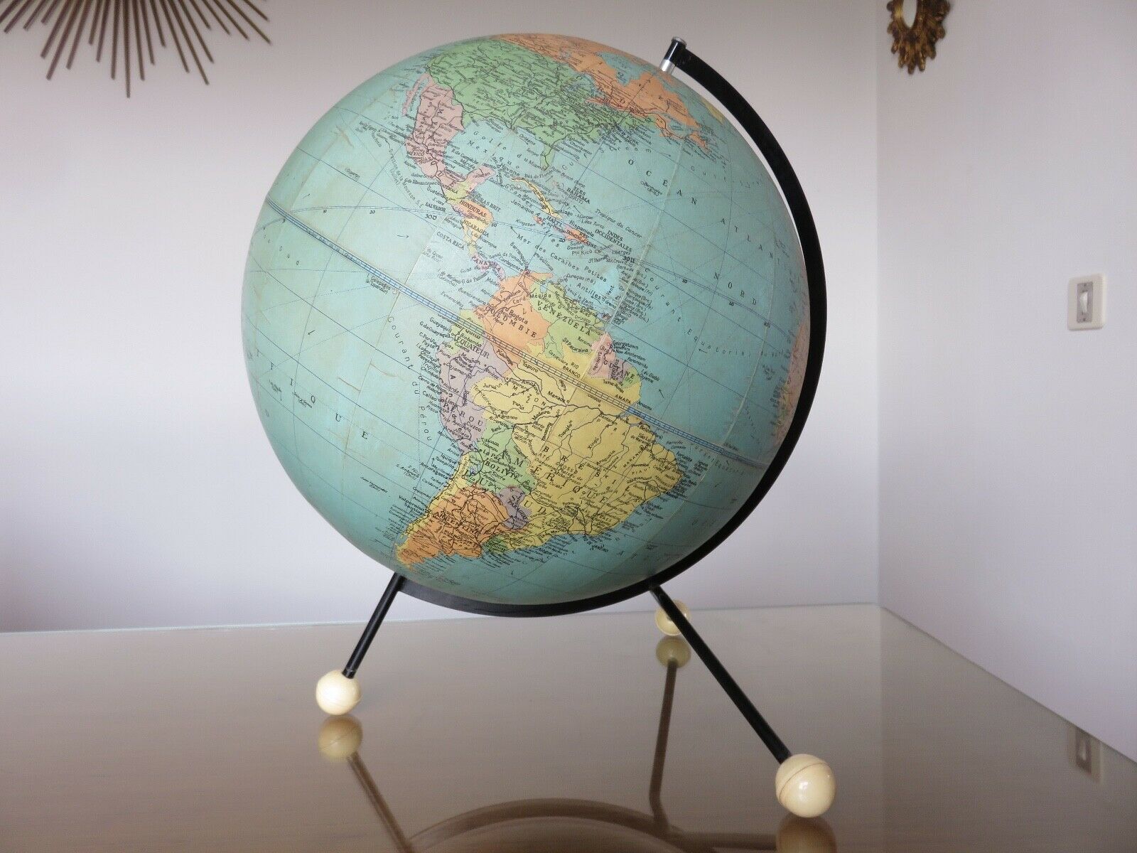 Terrestrial globe Taride 42 centimeters year 1965