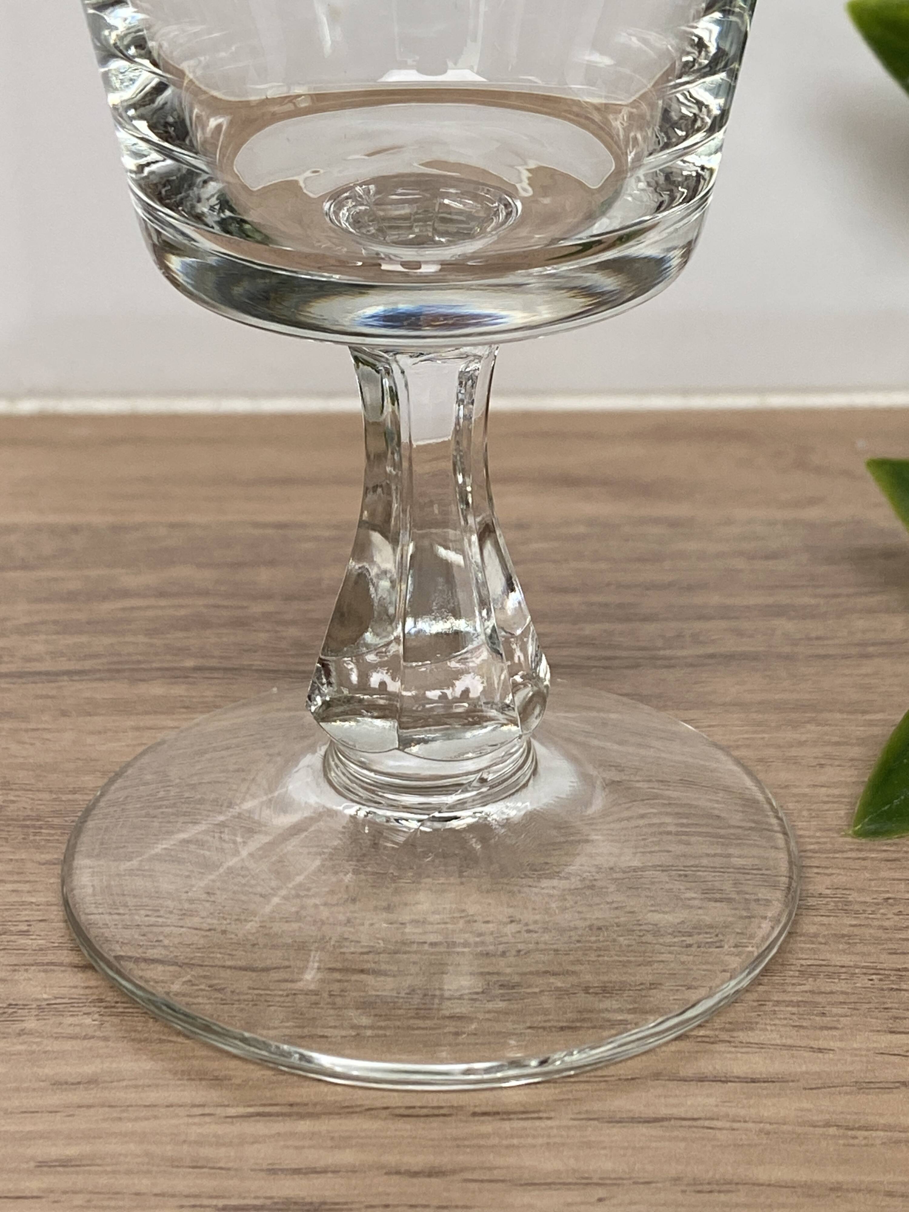 Set of 9 red wine glasses