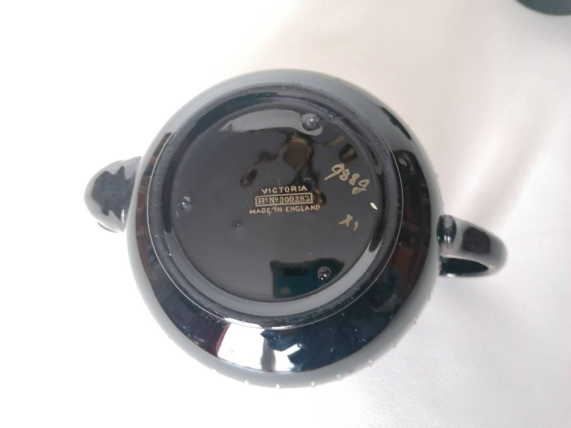 Victoria numbered enamelled earthenware teapot