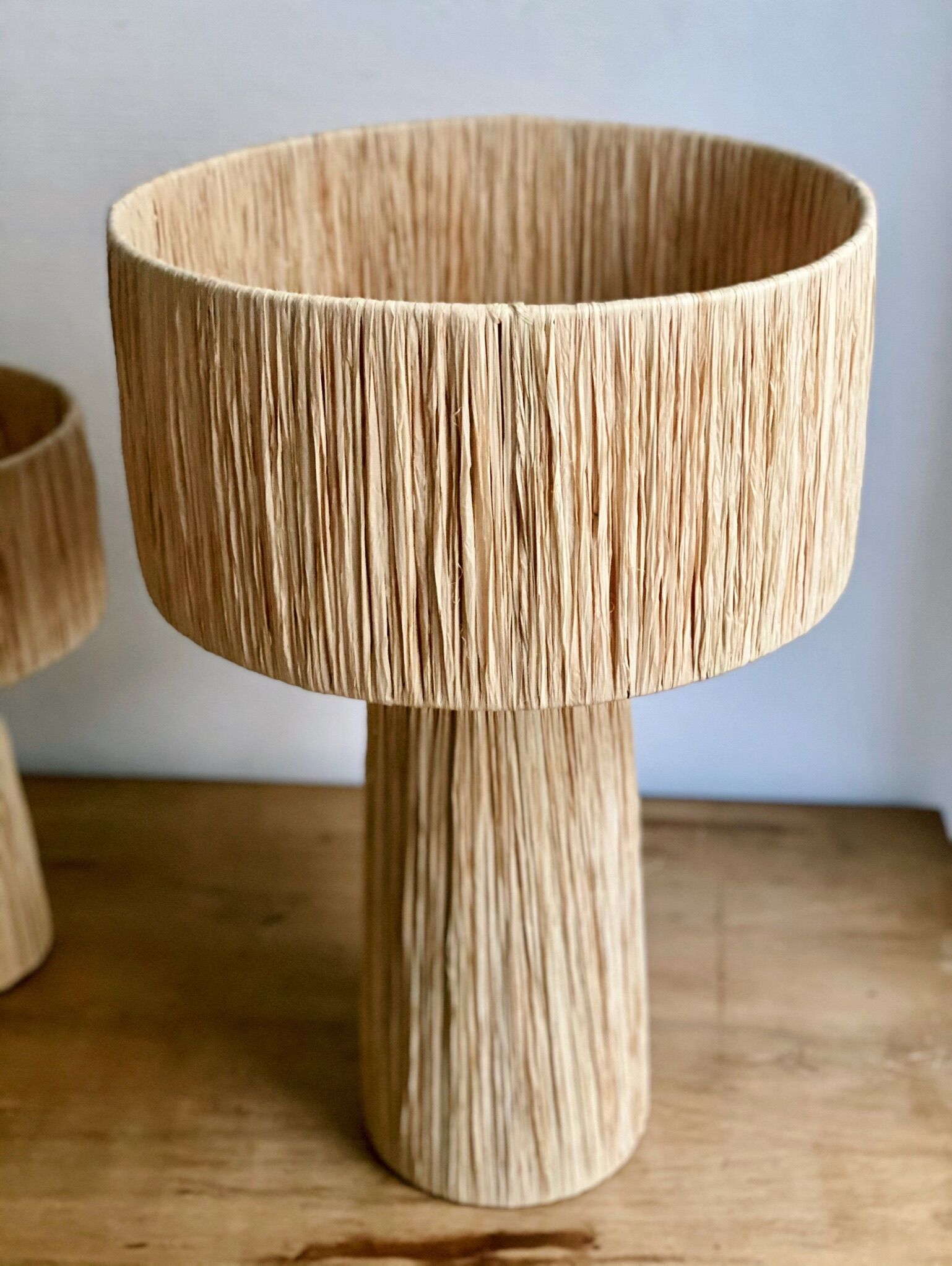 Minimalist bedside lamp raffia size L