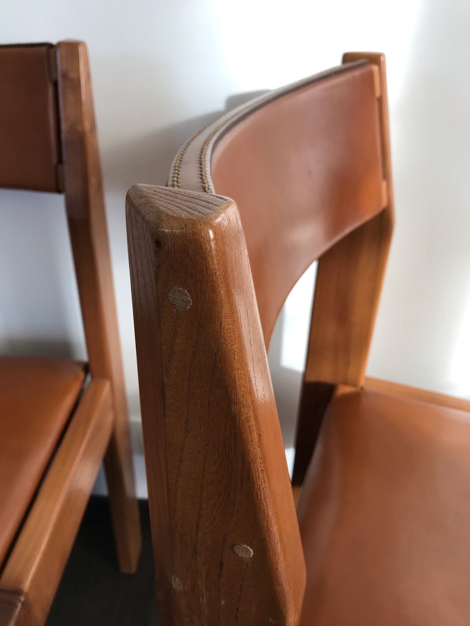 Set of 4 elm chairs and leather, 80s