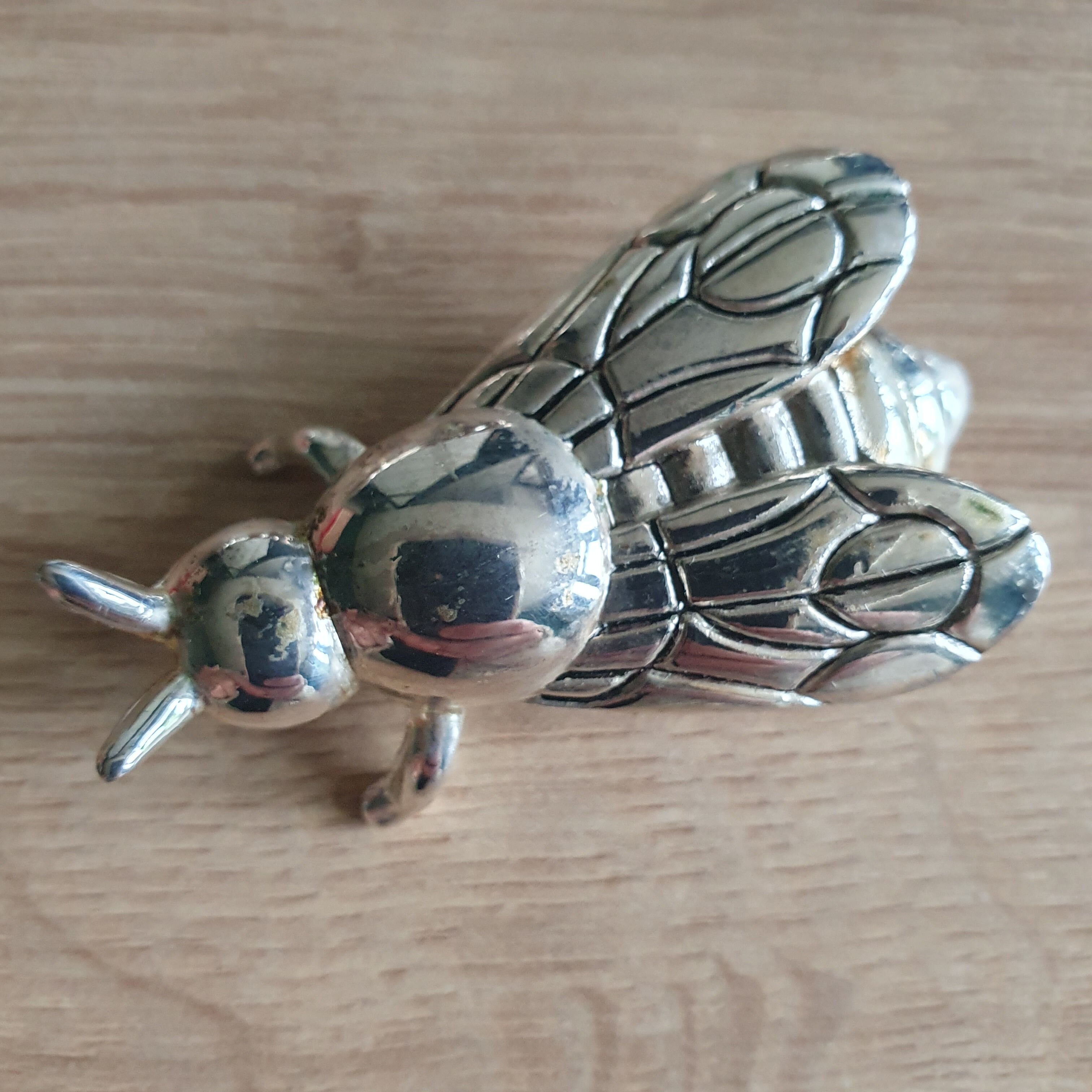 Bee knife holders