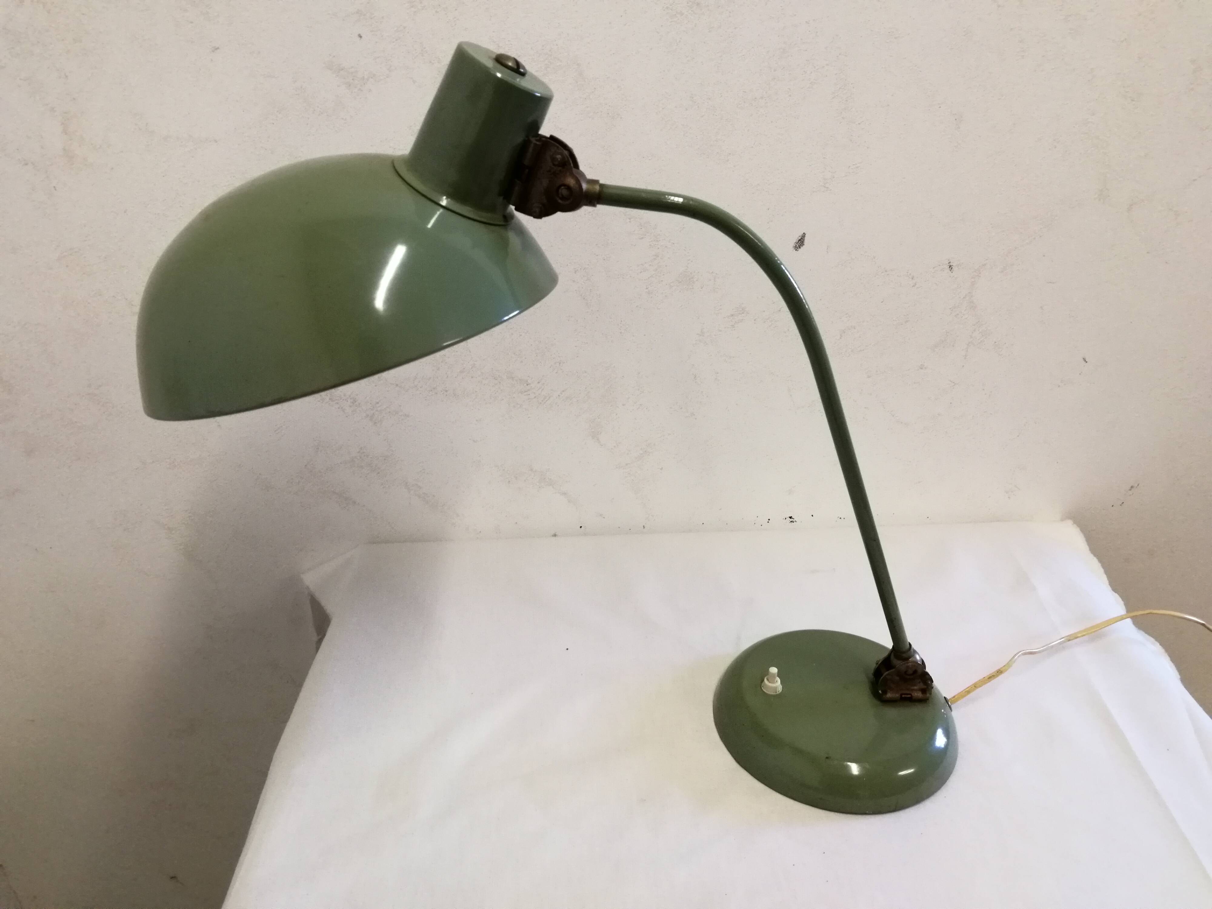 Industrial articulated desk lamp