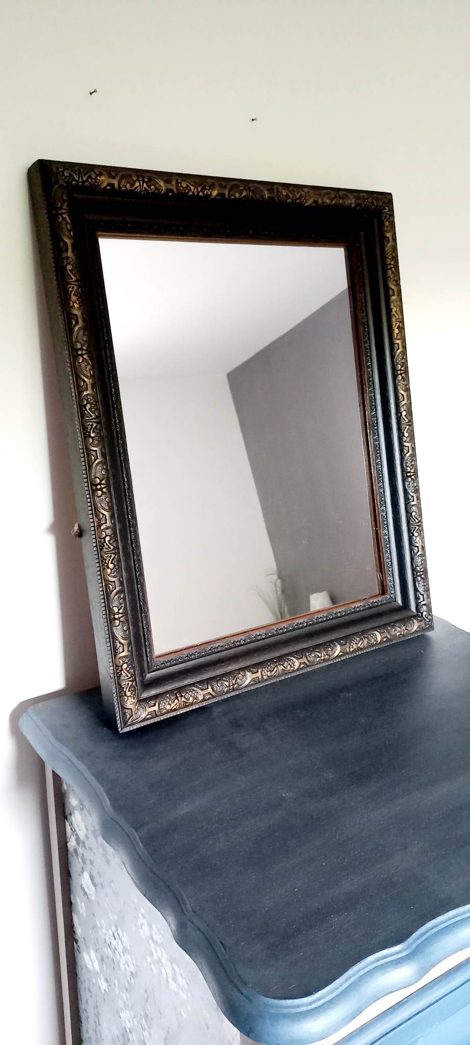 Antique mirror with moldings 46x55cm