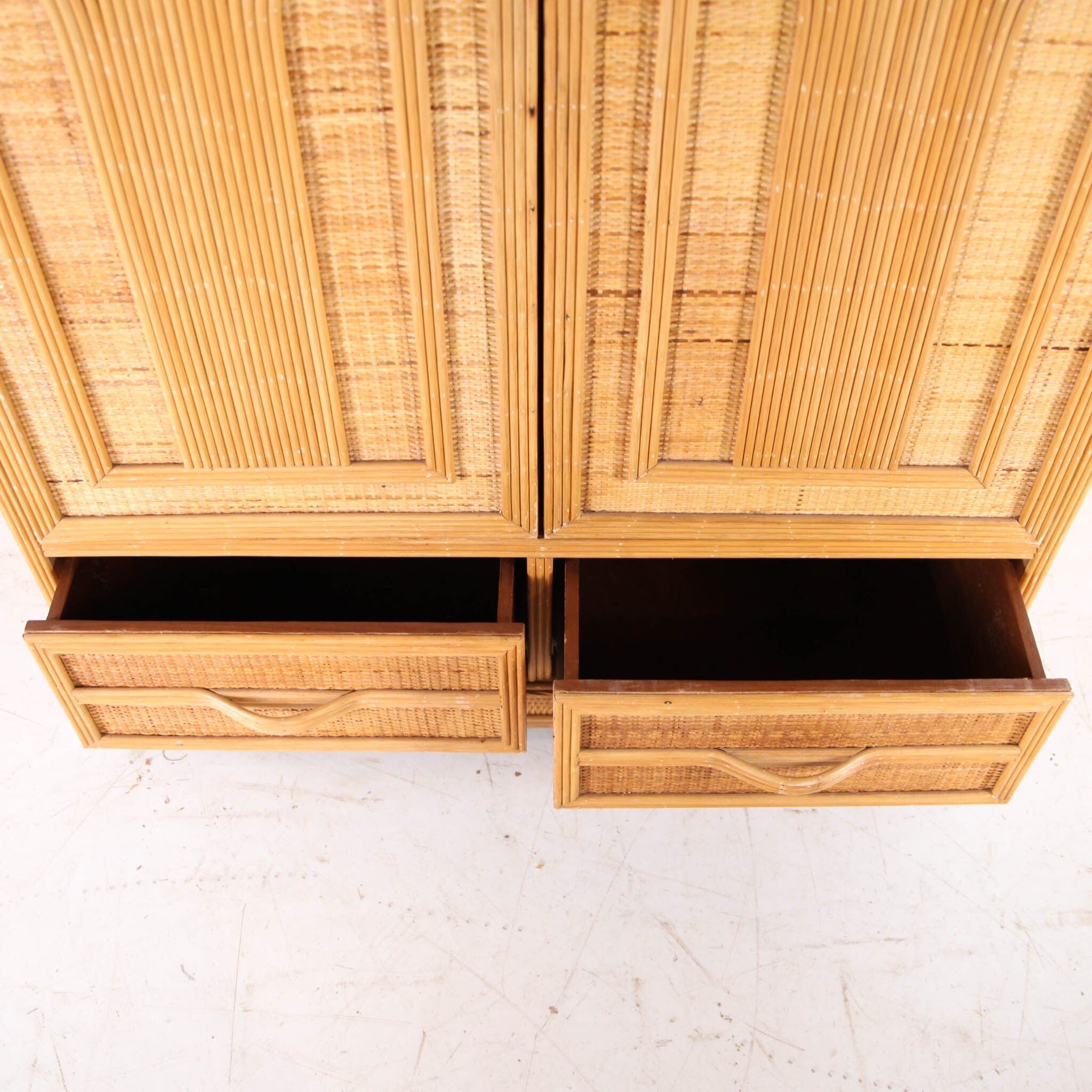 Wardrobe in rattan and raffia