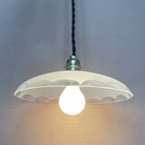 Petite suspension en verre ancienne