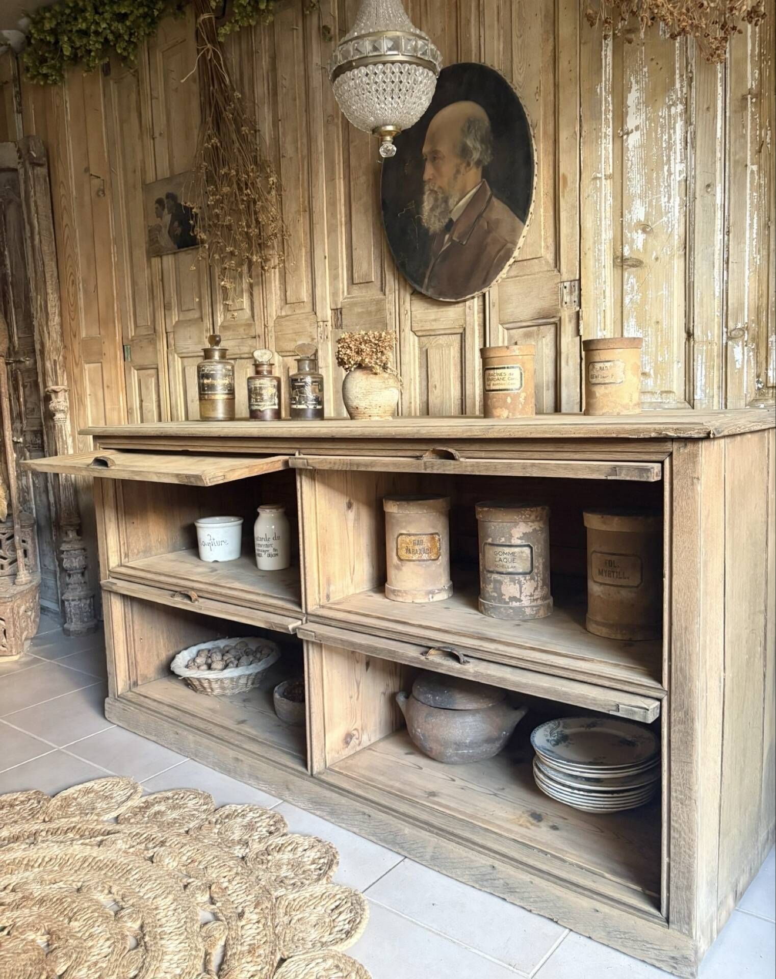 Ancien meuble à clapets en chêne