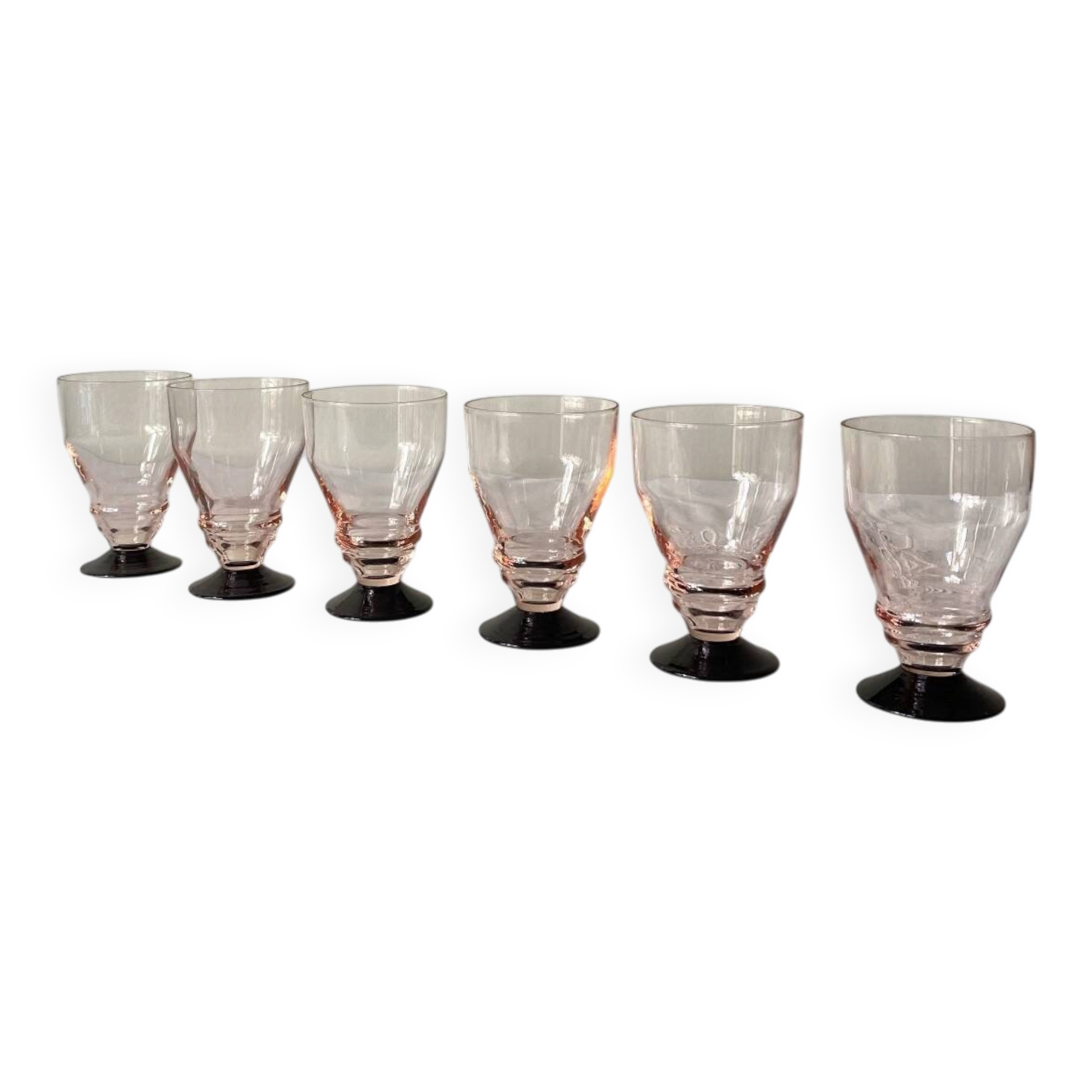 6 small Art Deco pink glasses with black stems, 7 cl.