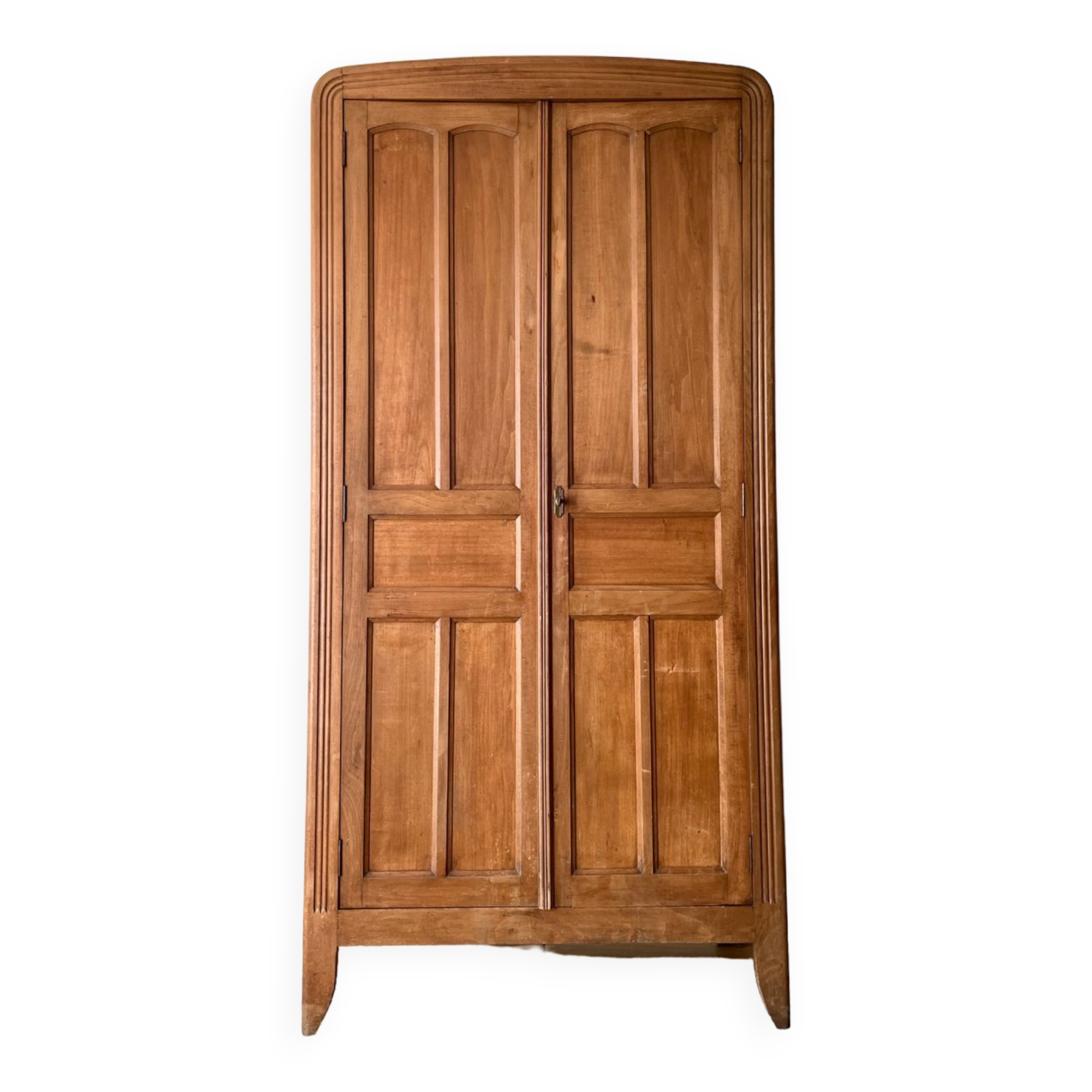 Armoire parisienne