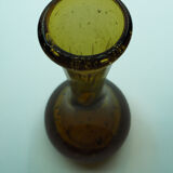Vase en verre jaune avec détails bulles