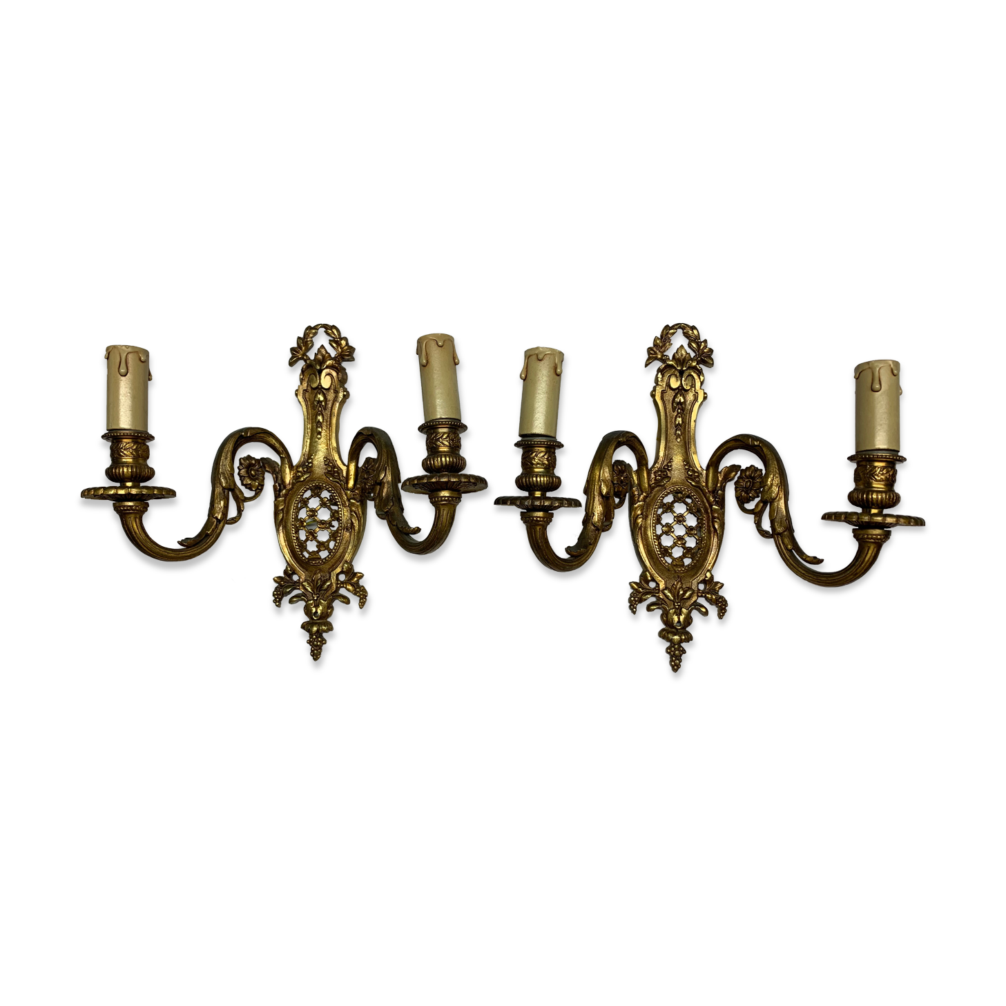 Pair of classic wall lamps in gilded bronze