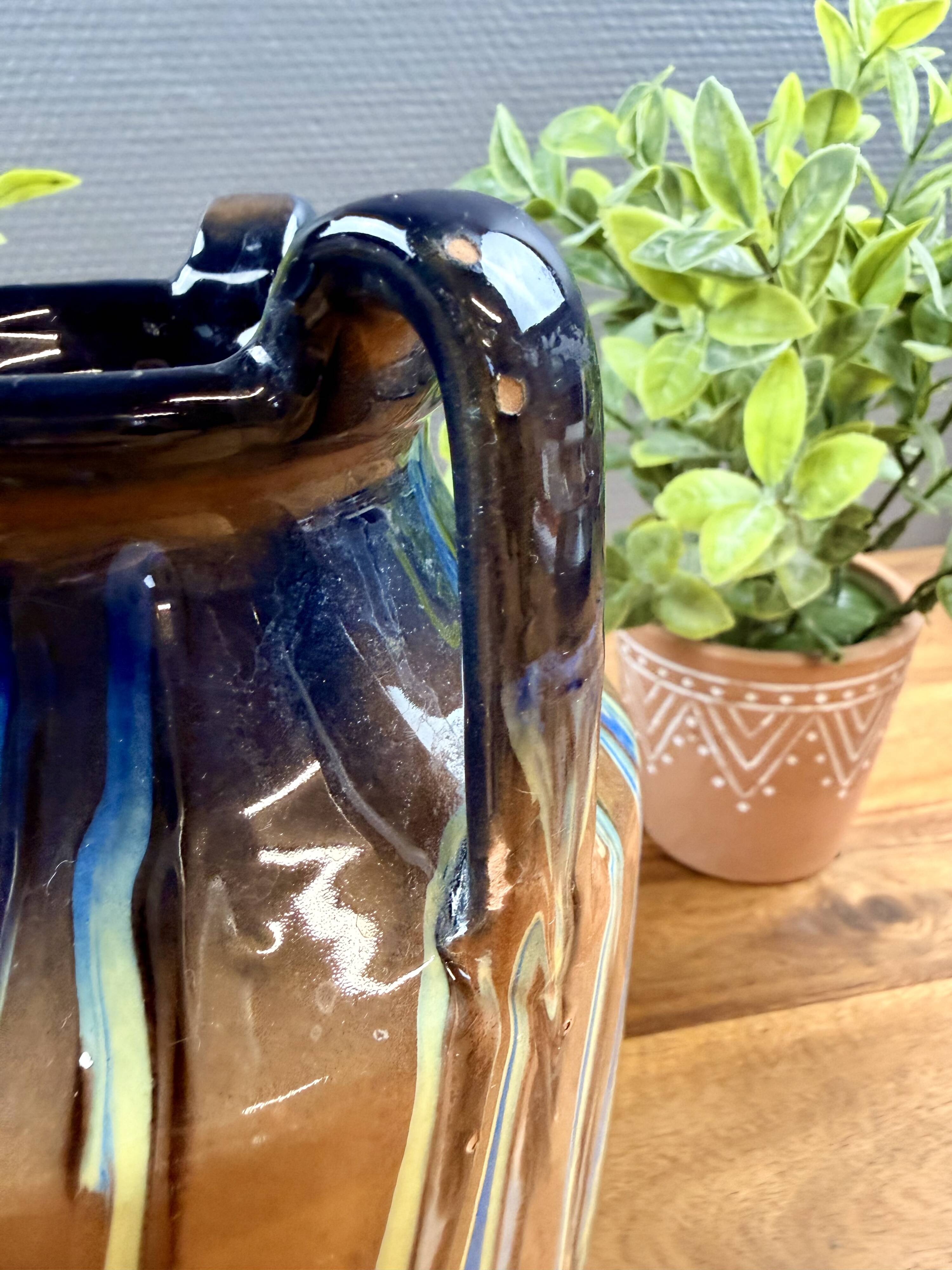 Ceramic vase with handles, flamed decoration – in the style of Capron