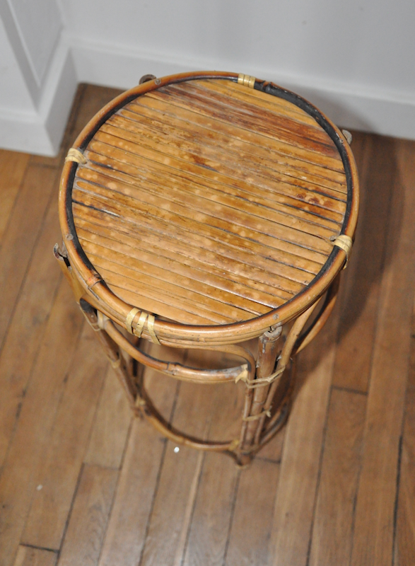 Hot seat in rattan and wicker