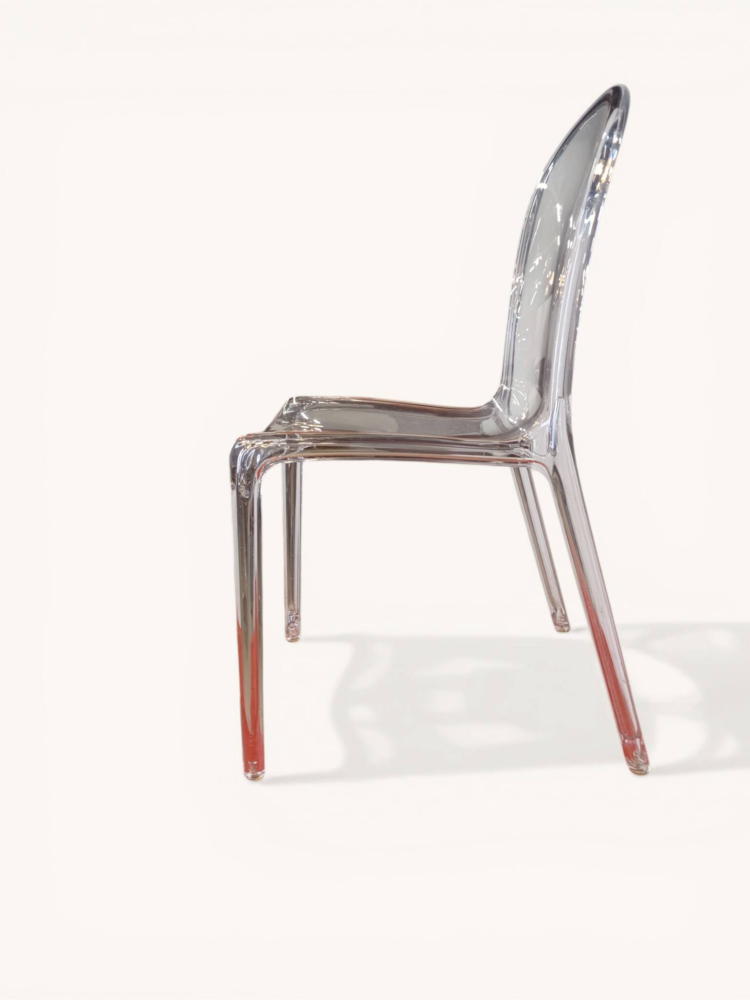 Chaise transparente monobloc en polycarbonate