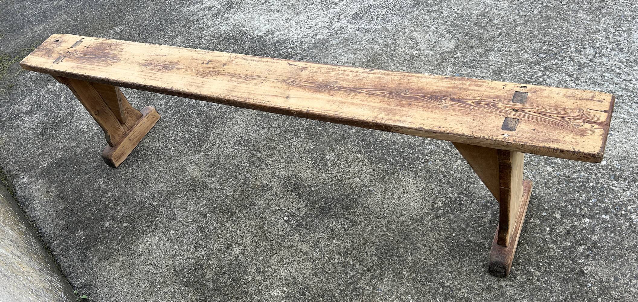 Large wooden bench, red oak, early 20th century.