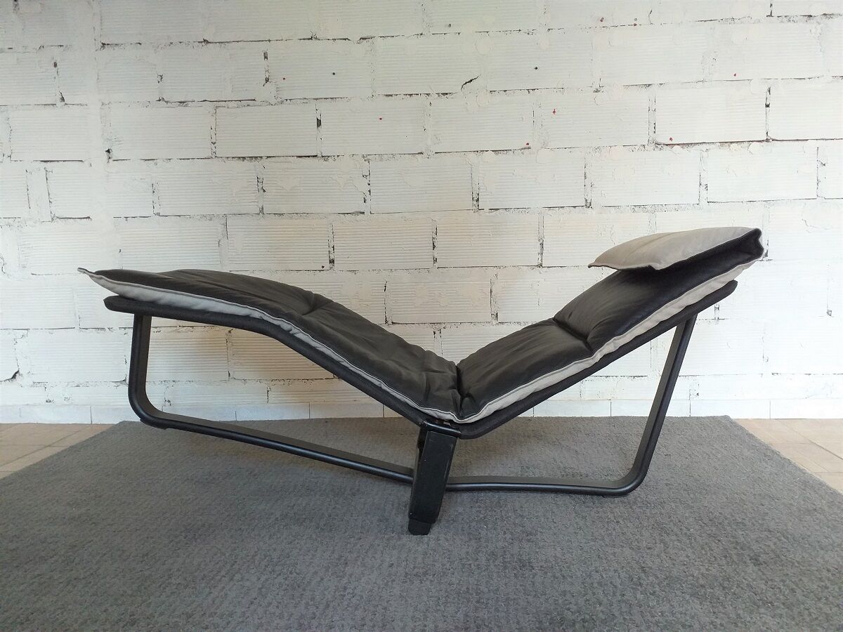 Scandinavian long chair design Ingmar und Knut Relling black leather 70s