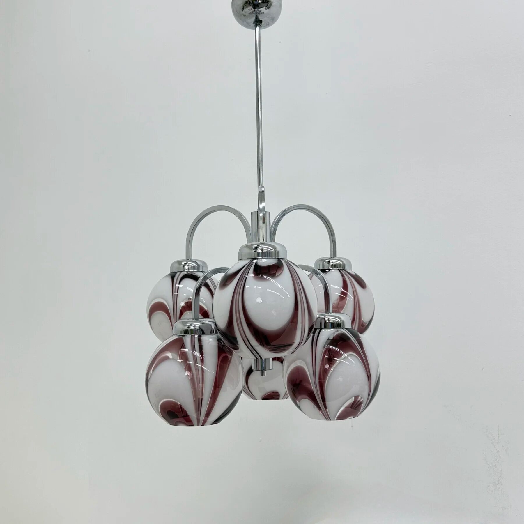 XL Italian purple and white Murano glass swirl chandelier, 1970s