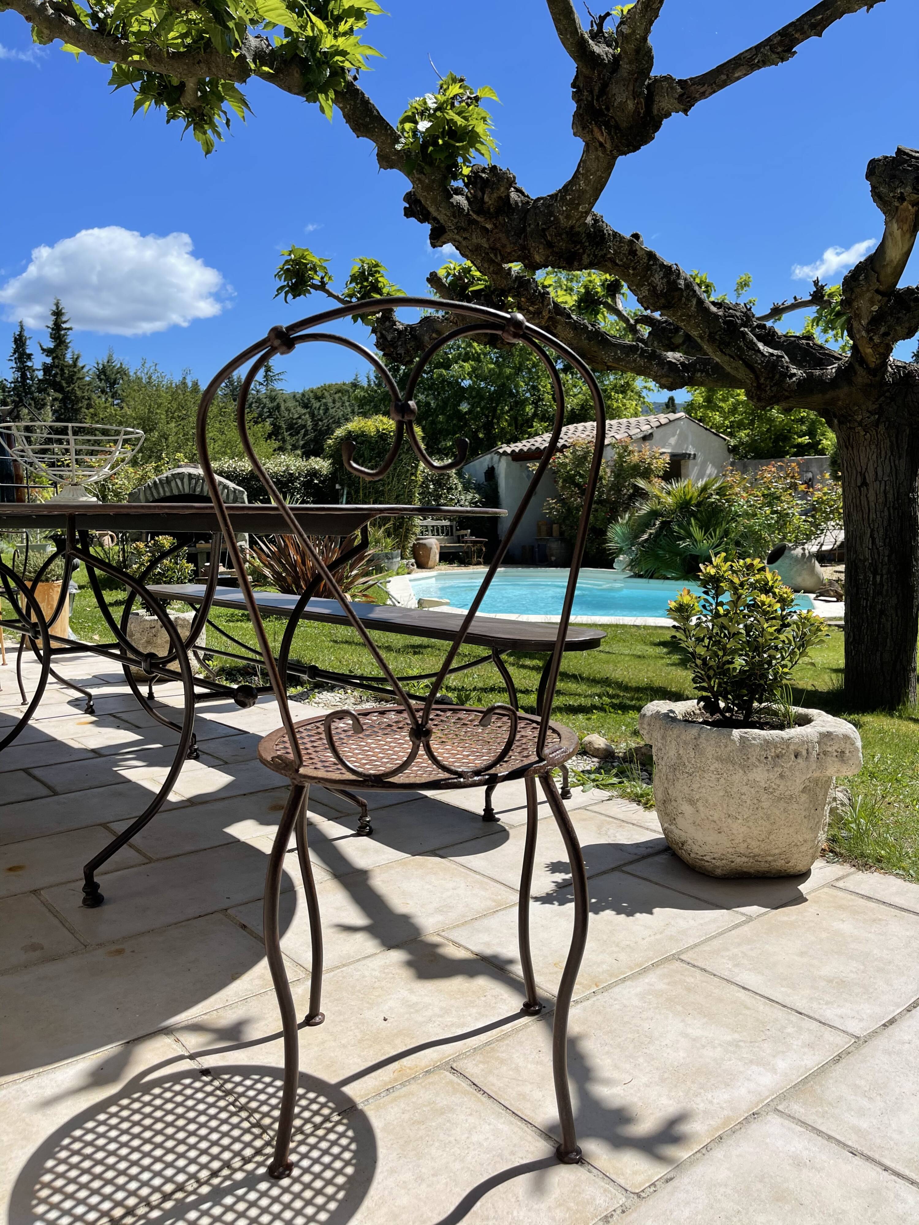 Chaise de jardin en fer forgé artisanal