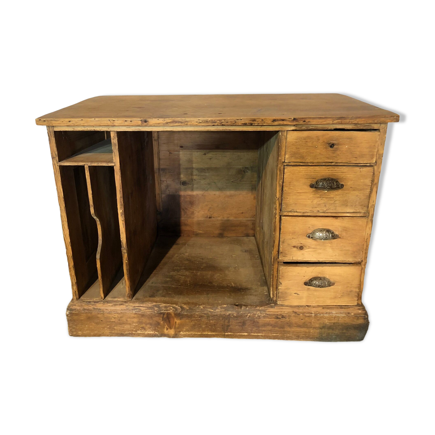 Bureau d’un maître d’école et sa chaises