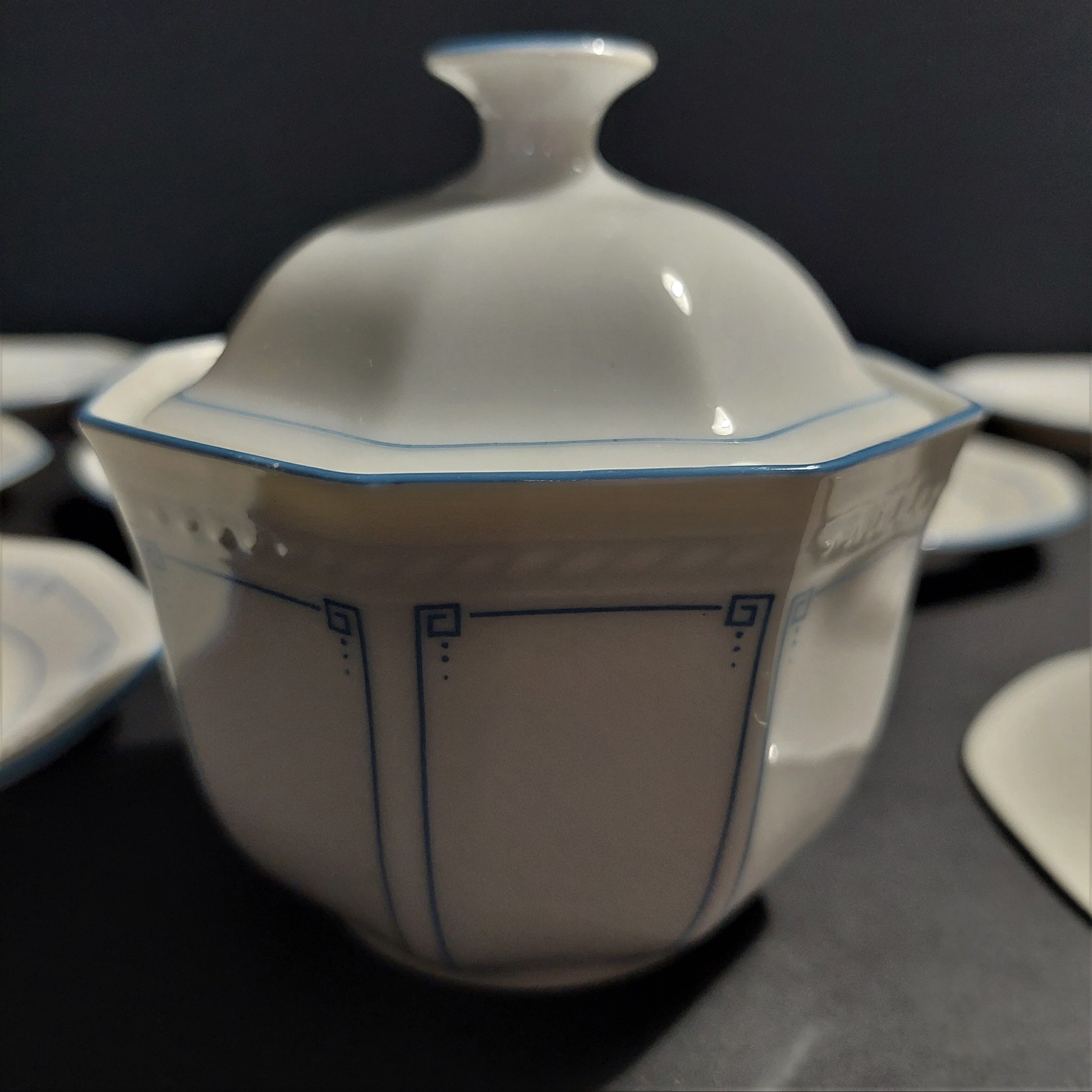 Série de dix tasses à café et sucrier en porcelaine Schirnding Bavaria XXème