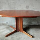 Extendable dining table