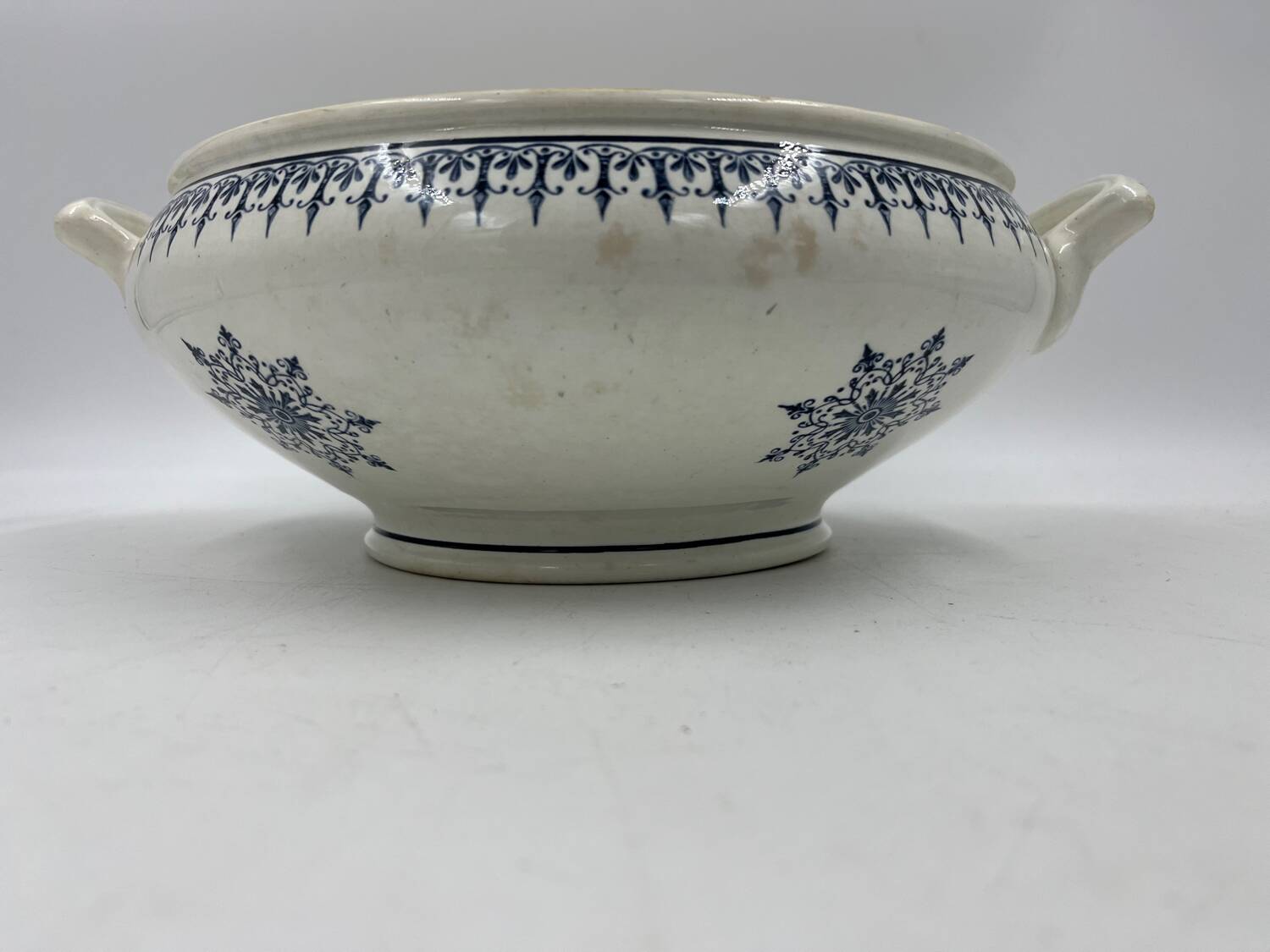 Vegetable dish, salad bowl, soup tureen, ceramic from Saint Amand.
