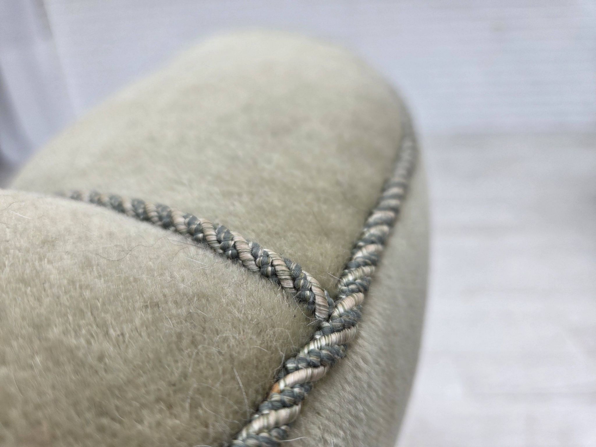 Fauteuil relax danois des années 1970, velours d'ameublement vert clair