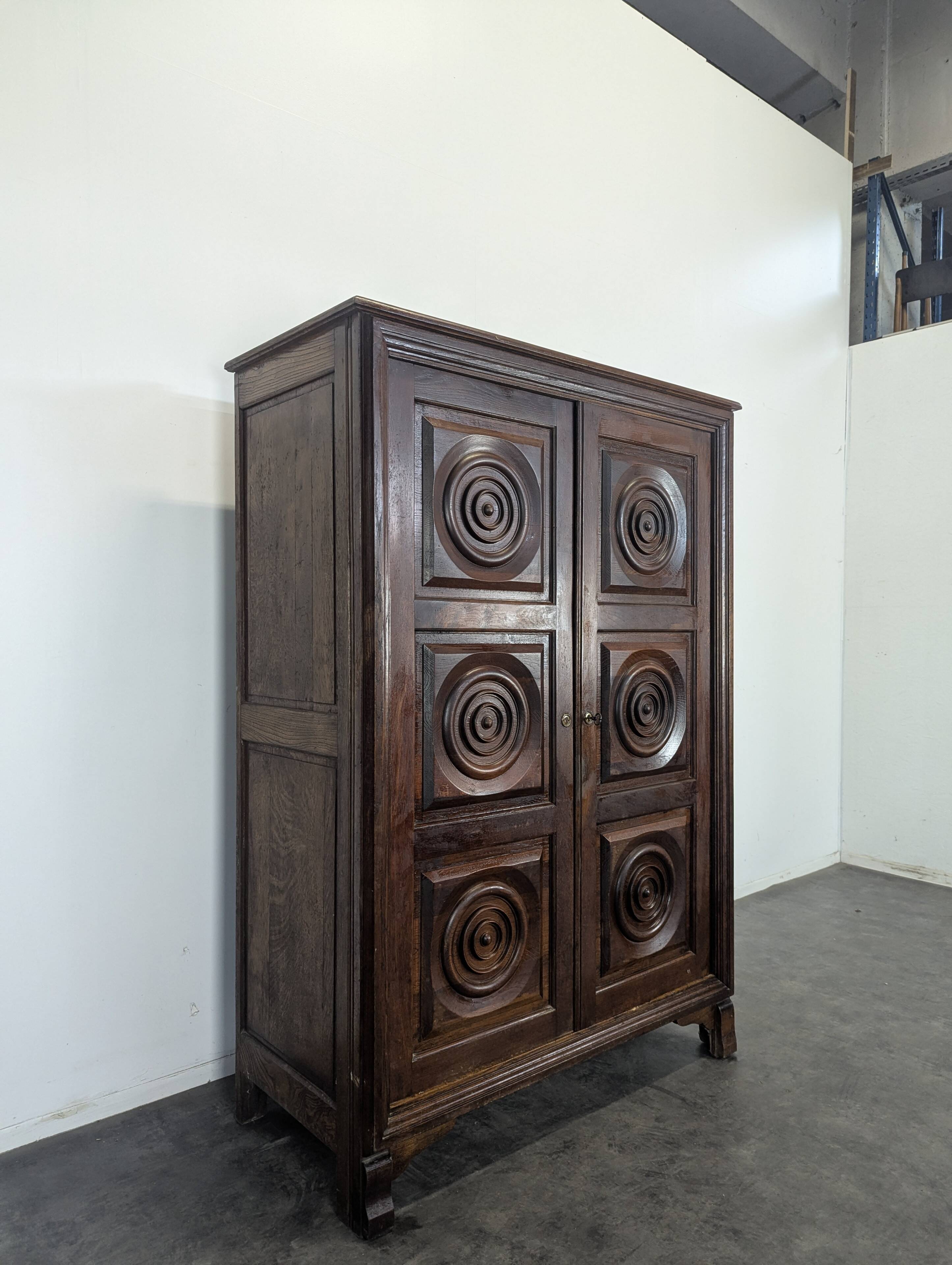Wardrobe in the style of Dudouyt