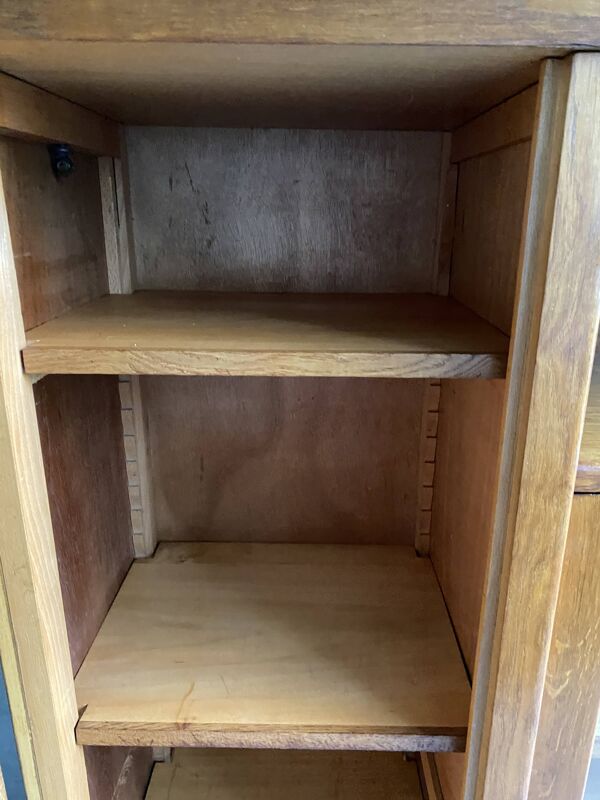 Bibliothèque / Buffet vintage en bois massif – 3 portes avec vitrine