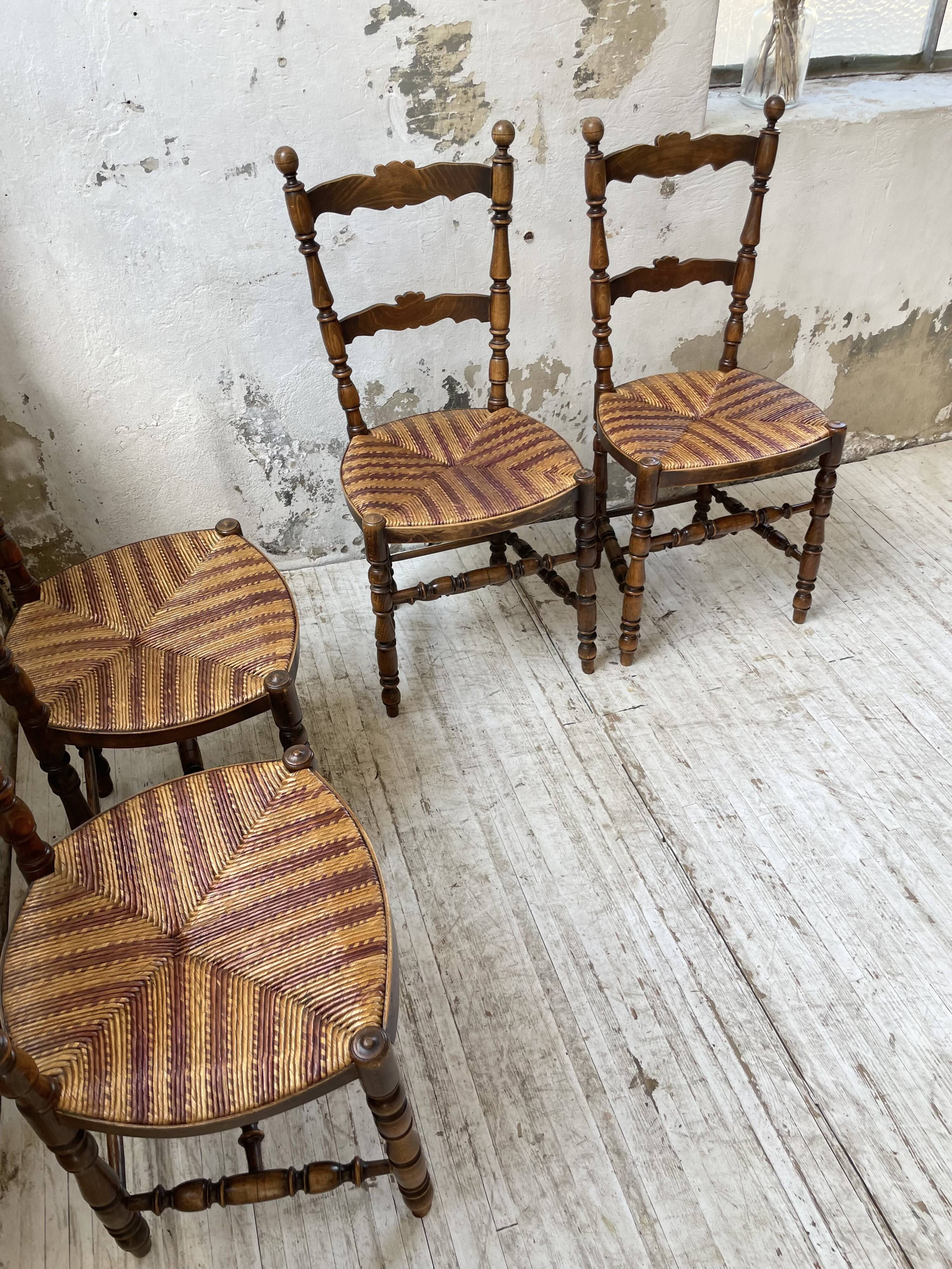 Set of rustic Provençal mulched chairs