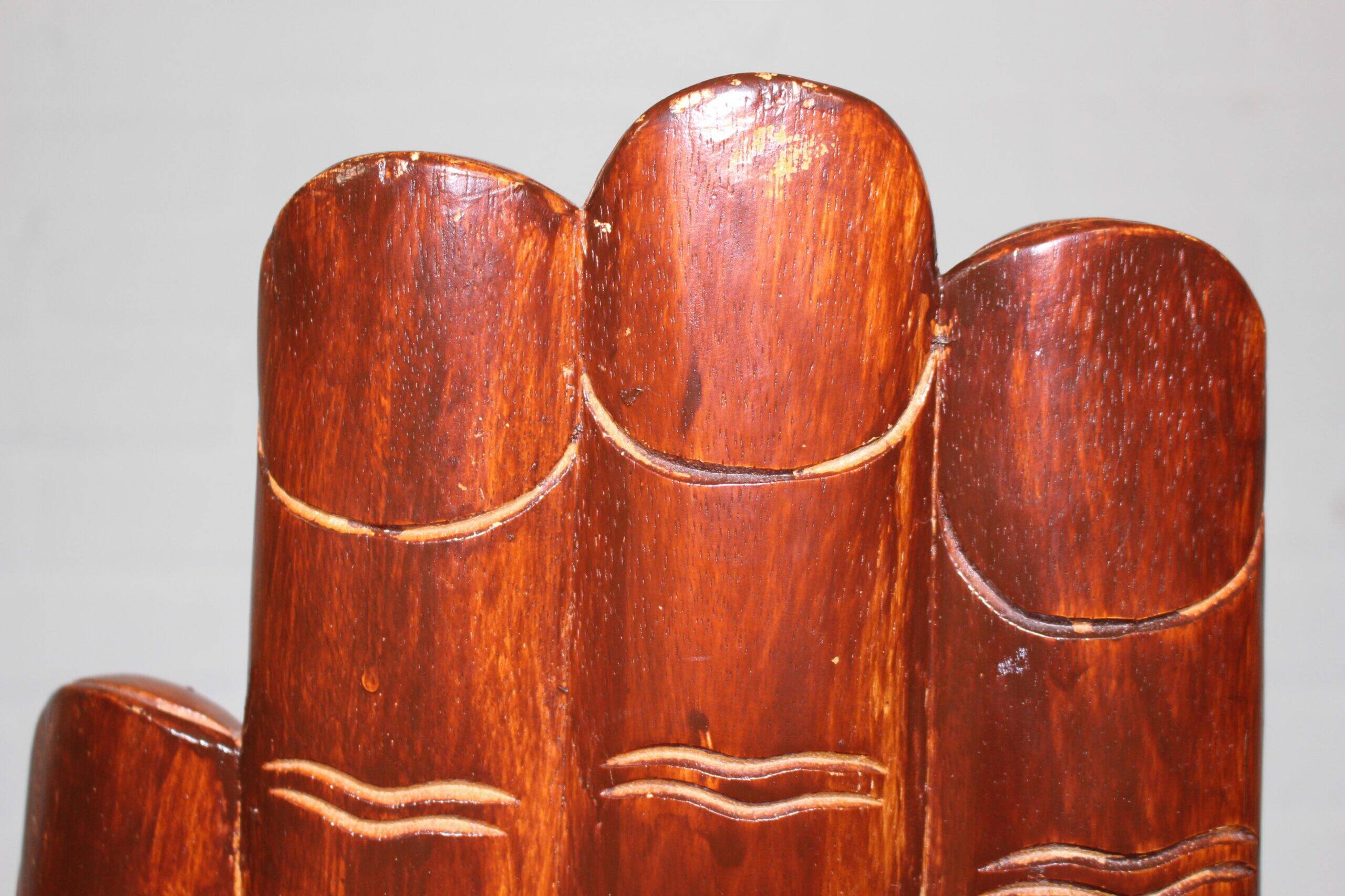 Chaise-main, siège sculptural surréaliste (style années 1970)