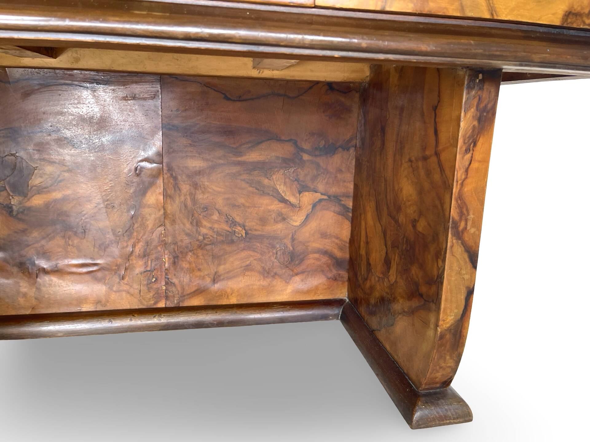 Italian burl walnut art deco console table, 1930s.