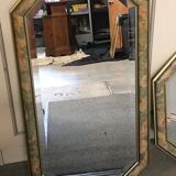 Deux miroirs en bois motif de fleurs