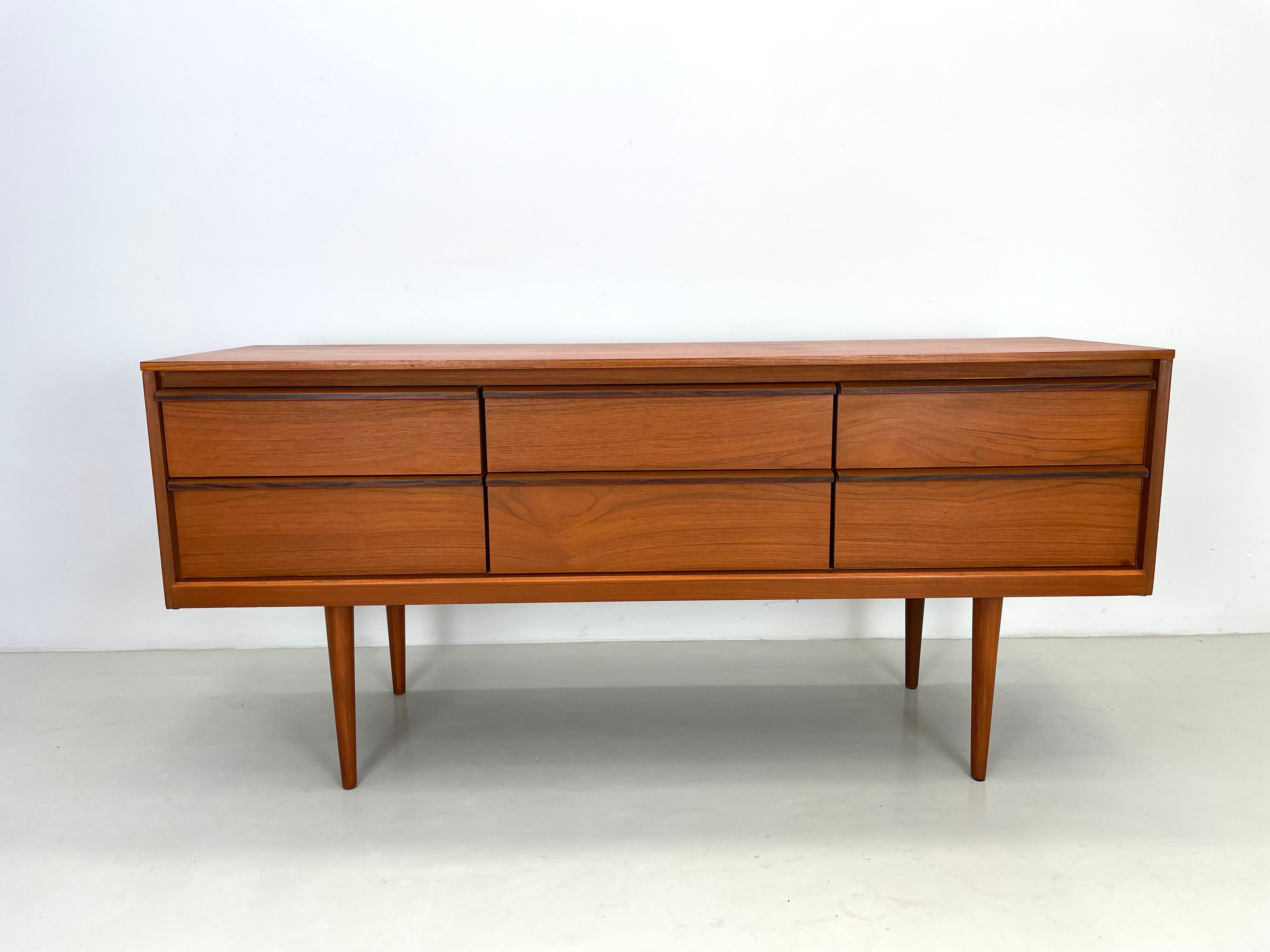 Vintage Austinsuite sideboard 1960's