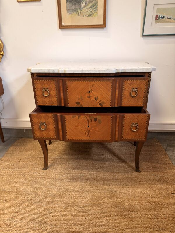 Commode Transition estampillée François Daidé, dessus marbre blanc