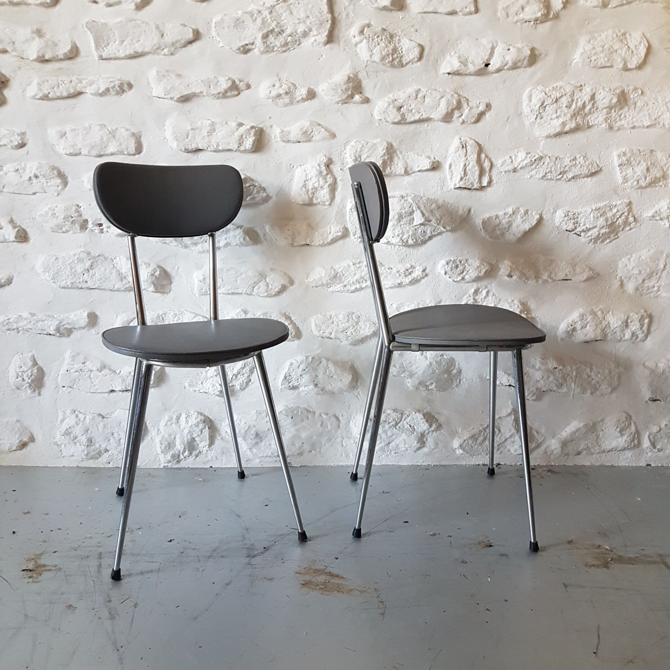 Pair of vintage chairs in metal and grey