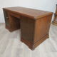 Bureau de milieu en chêne et loupe