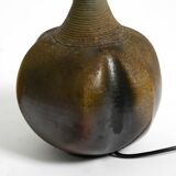 Très belle lampe de table en céramique des années 1960 avec abat-jour en tissu d'origine.