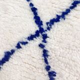 Tapis berbère beni ouarain écru à losanges bleus majorelle 305x211m