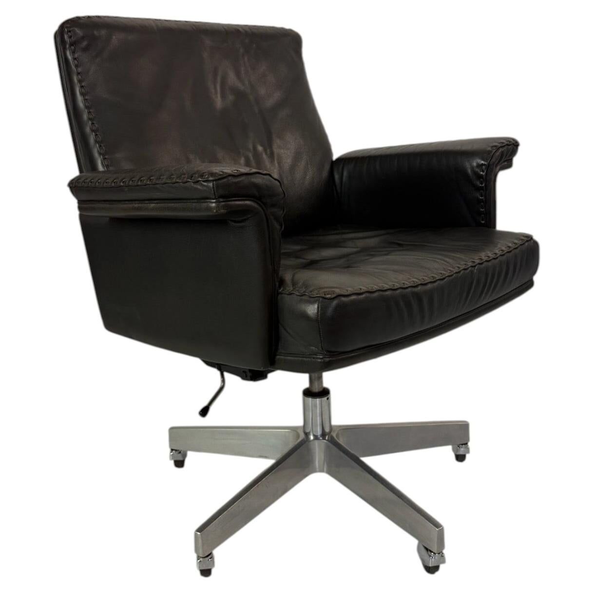 Vintage Leather Swivel Armchair De Sede DS 35, Switzerland, 1970s