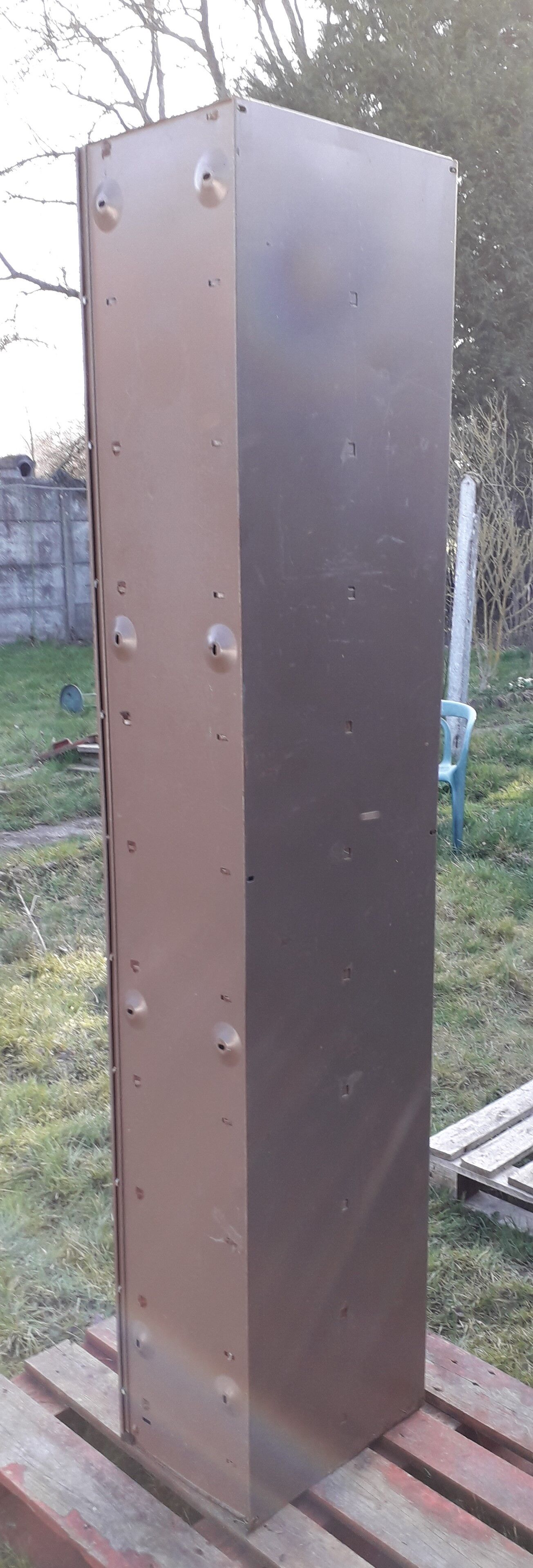 Furniture industrial clamshell