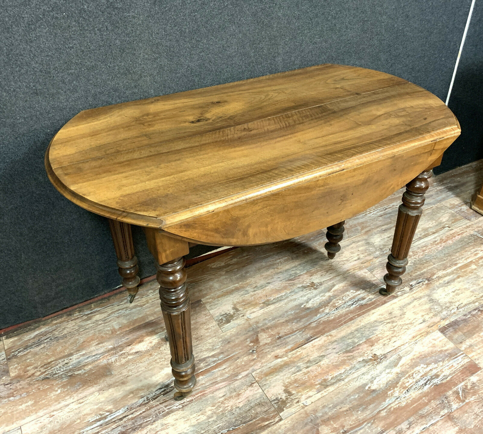 table has 6 feet period Louis Philippe in blond walnut