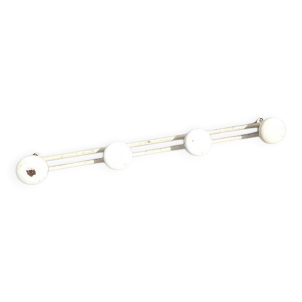 Porte-manteaux mural vintage en métal crème 4p