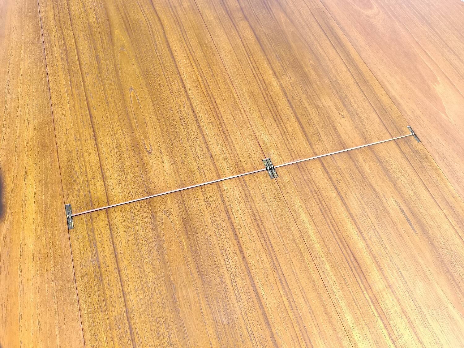 Table Svend Aage Madsen