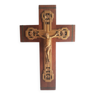 Crucifix mural en bois et métal doré vintage