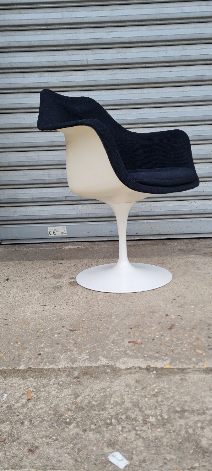 Tulip armchair by Eero Saarinen for Knoll