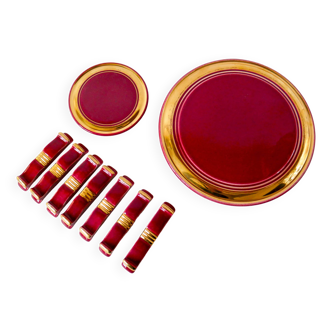 ensemble dessous de plat, dessous de bouteille et porte-couteaux en céramqique couleur cerise art dé