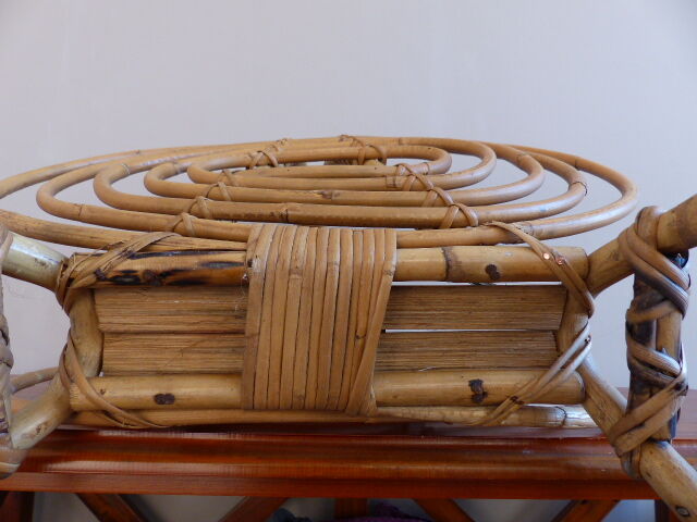 Magazine rack, wicker and rattan of the 1960