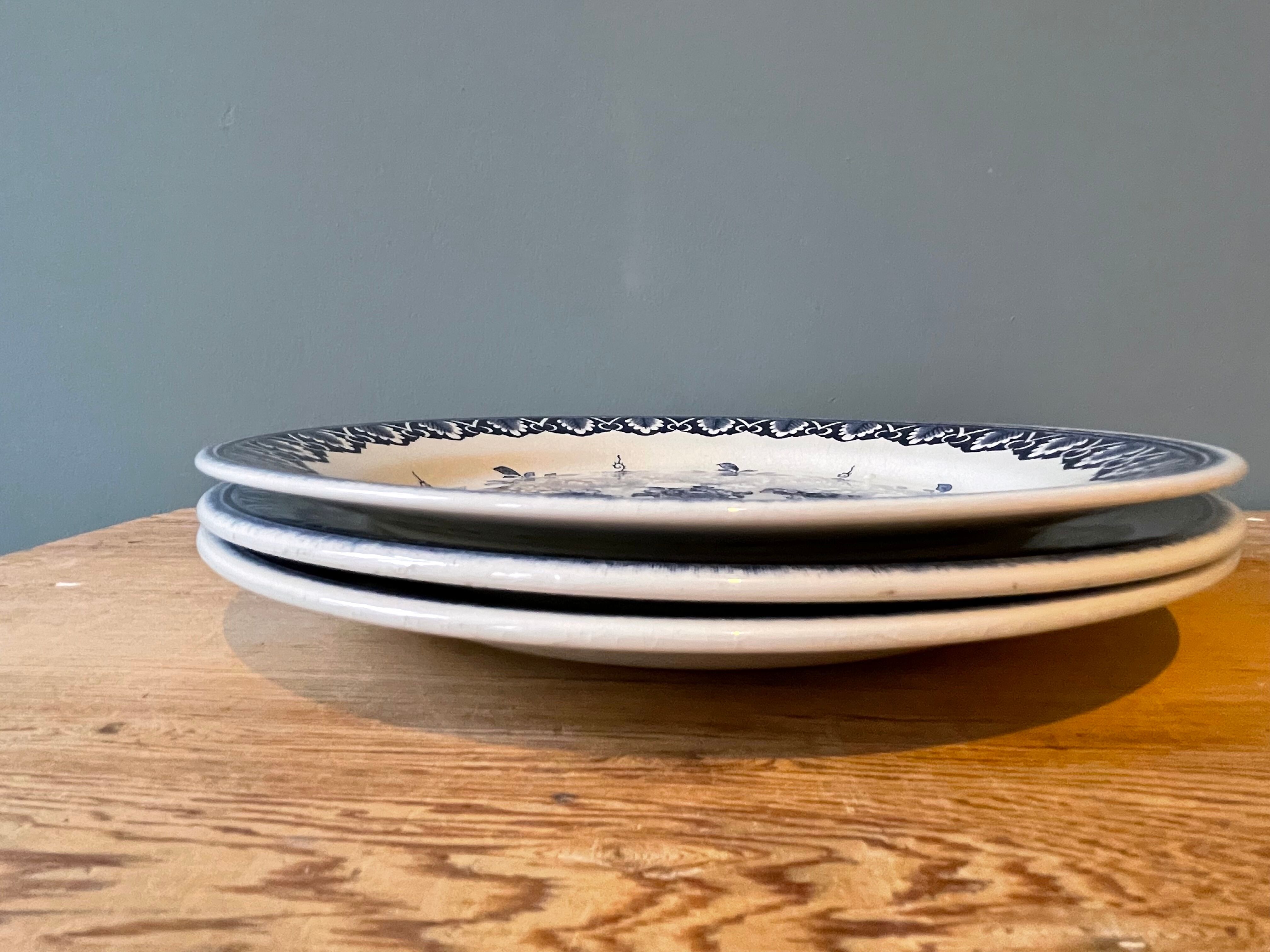 Set of 3 old flat plates in Gien earthenware
