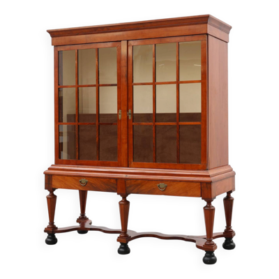 Cabinet d'exposition en noyer de style William IV, Royaume-Uni, 18e siècle